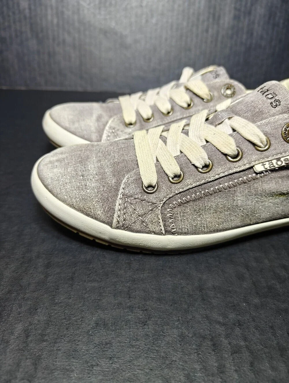 Taos Star Low Top Taupe Khaki Casual Canvas Lace Up Sneaker Flats Women's Size 9